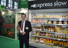 Miguel Abril, de Anecoop, promocionando la nueva línea de Kombucha de la marca "Easy?".